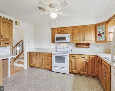 1208 Pinewood Drive - Photo Thumbnail 2
