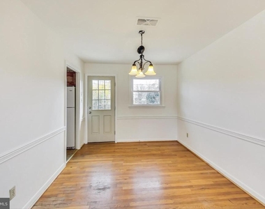 1208 Pinewood Drive - Photo Thumbnail 7