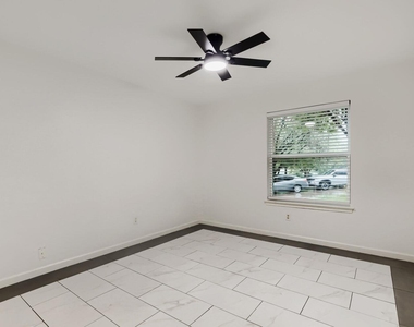 12100 Clickett Cv - Photo Thumbnail 12