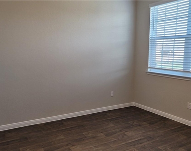 6406 Kildare Dr - Photo Thumbnail 3