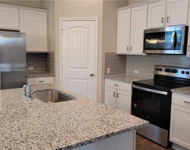 6406 Kildare Dr - Photo Thumbnail 4