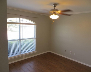 918 W South St - Photo Thumbnail 2