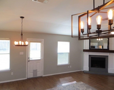 918 W South St - Photo Thumbnail 5
