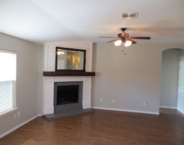 918 W South St - Photo Thumbnail 1