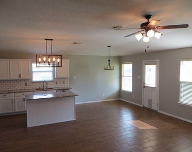 918 W South St - Photo Thumbnail 7
