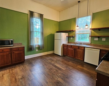 401 Shaw St - Photo Thumbnail 13