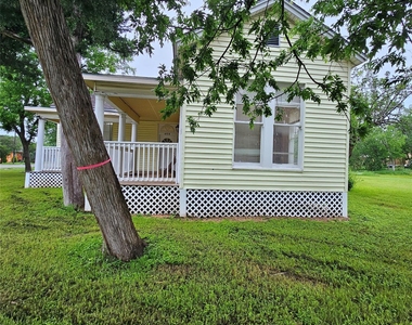 401 Shaw St - Photo Thumbnail 5