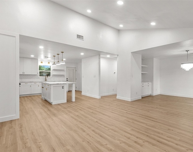 409 Avenue R - Photo Thumbnail 8