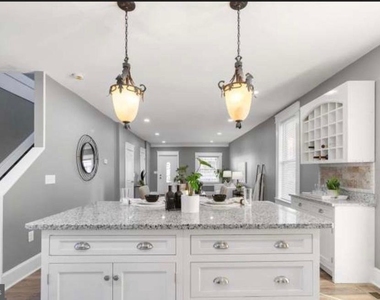 400 S Augusta Avenue - Photo Thumbnail 5