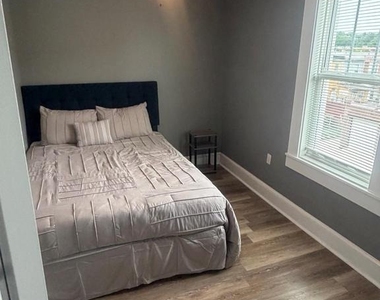 400 S Augusta Avenue - Photo Thumbnail 11