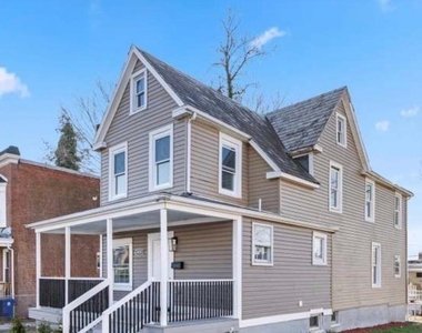 400 S Augusta Avenue - Photo Thumbnail 1