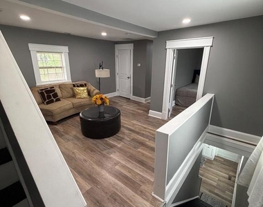 400 S Augusta Avenue - Photo Thumbnail 10