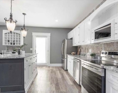 400 S Augusta Avenue - Photo Thumbnail 4