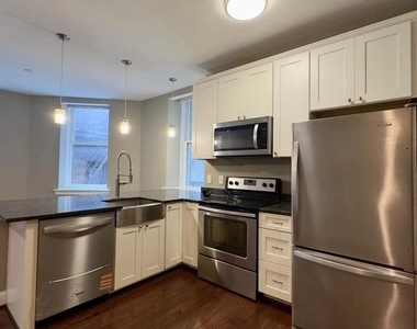 208 E Redwood Street - Photo Thumbnail 6