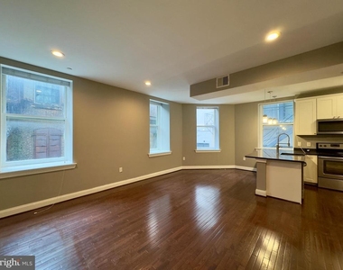 208 E Redwood Street - Photo Thumbnail 8