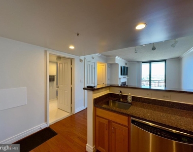 414 Water Street - Photo Thumbnail 5