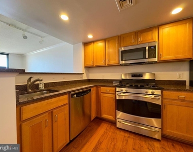 414 Water Street - Photo Thumbnail 3