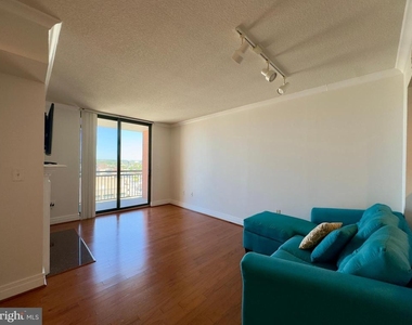 414 Water Street - Photo Thumbnail 6