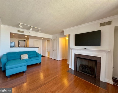 414 Water Street - Photo Thumbnail 7