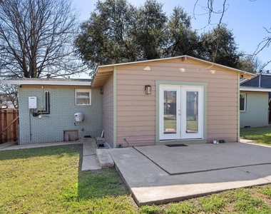 4900 Eastdale Dr - Photo Thumbnail 28