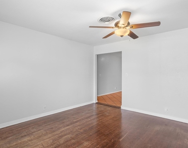 4900 Eastdale Dr - Photo Thumbnail 4