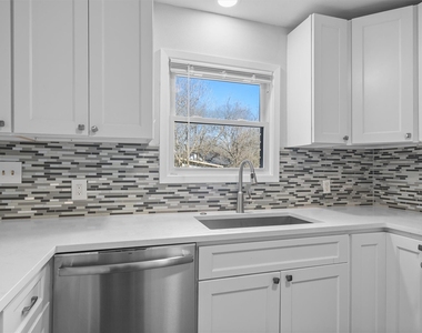 4900 Eastdale Dr - Photo Thumbnail 11