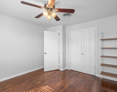 4900 Eastdale Dr - Photo Thumbnail 21