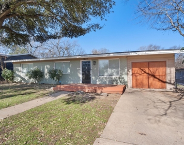 4900 Eastdale Dr - Photo Thumbnail 2