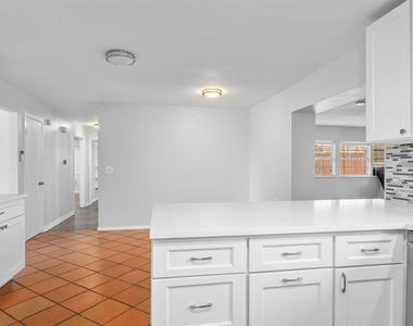 4900 Eastdale Dr - Photo Thumbnail 12