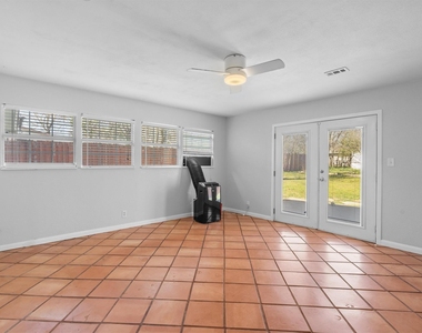 4900 Eastdale Dr - Photo Thumbnail 13