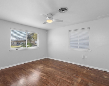 4900 Eastdale Dr - Photo Thumbnail 18