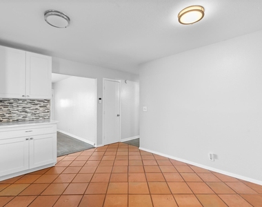 4900 Eastdale Dr - Photo Thumbnail 7