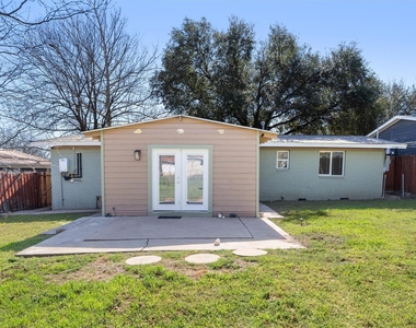 4900 Eastdale Dr - Photo Thumbnail 29