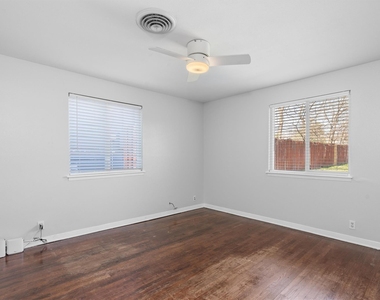 4900 Eastdale Dr - Photo Thumbnail 15