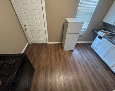 730 Carolina St - Photo Thumbnail 3