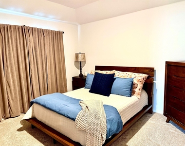 413 Abbey Ln - Photo Thumbnail 6