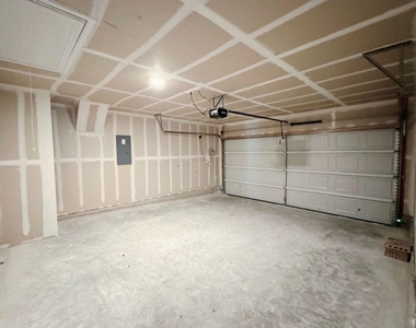 413 Abbey Ln - Photo Thumbnail 14