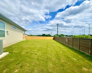 413 Abbey Ln - Photo Thumbnail 17