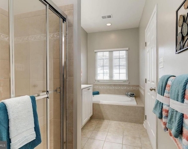 1739 Theale Way - Photo Thumbnail 14