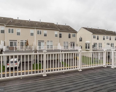 1739 Theale Way - Photo Thumbnail 17