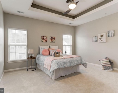 1739 Theale Way - Photo Thumbnail 12