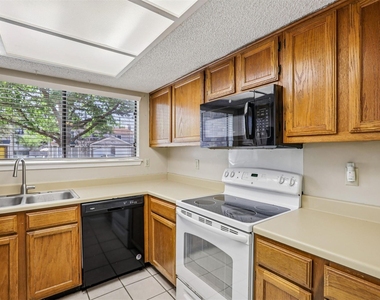 13355 Water Oak Ln - Photo Thumbnail 3