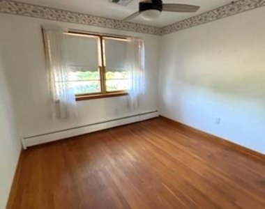 260 Marion Drive - Photo Thumbnail 11