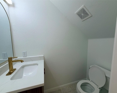 111 N Field St - Photo Thumbnail 1