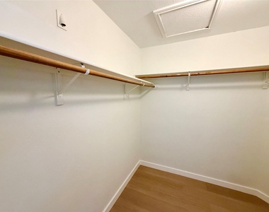 111 N Field St - Photo Thumbnail 5