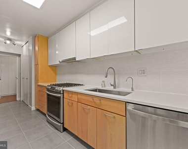 4201 Cathedral Avenue Nw - Photo Thumbnail 8