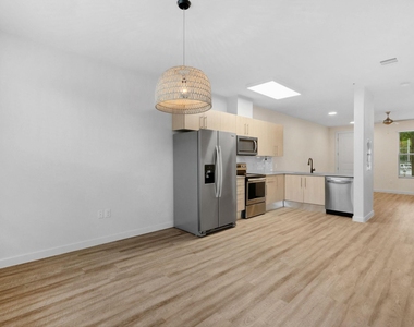 7805 Cooper Ln - Photo Thumbnail 2