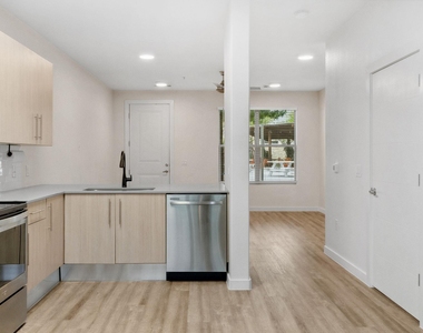 7805 Cooper Ln - Photo Thumbnail 6