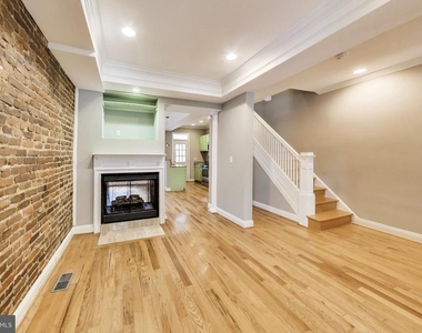 1917 Lincoln Road Ne - Photo Thumbnail 3