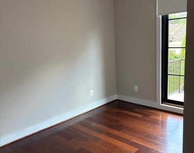 4004 Edmunds Street Nw - Photo Thumbnail 7